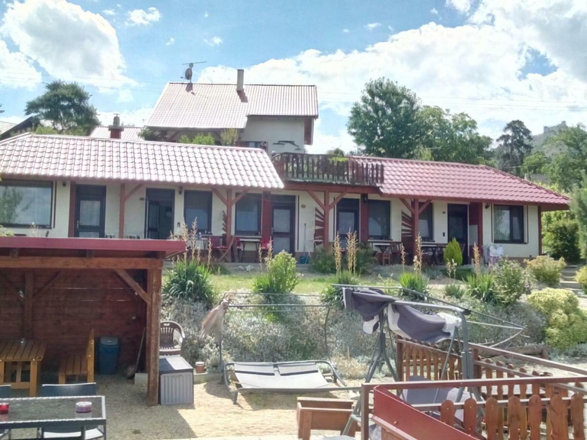 Penzion Nad Jezerem Pavlov Exteriör bild