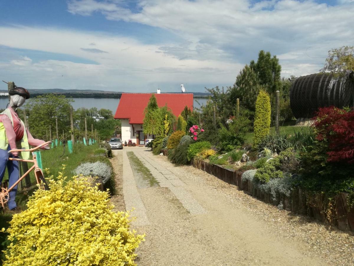Penzion Nad Jezerem Pavlov Exteriör bild
