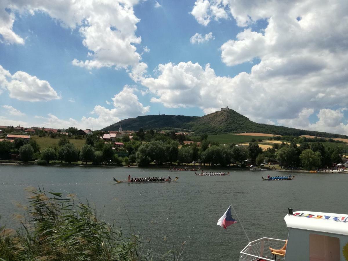 Penzion Nad Jezerem Pavlov Exteriör bild
