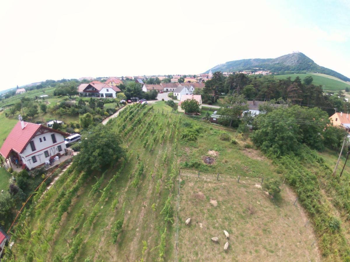 Penzion Nad Jezerem Pavlov Exteriör bild