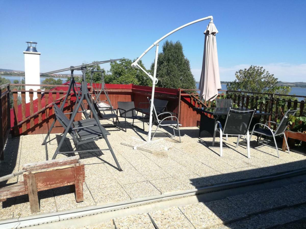 Penzion Nad Jezerem Pavlov Exteriör bild