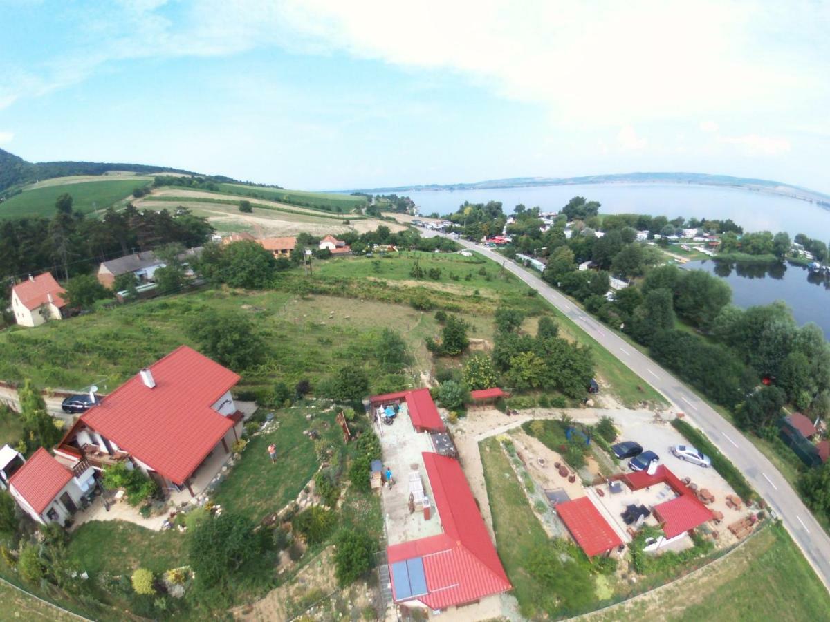 Penzion Nad Jezerem Pavlov Exteriör bild