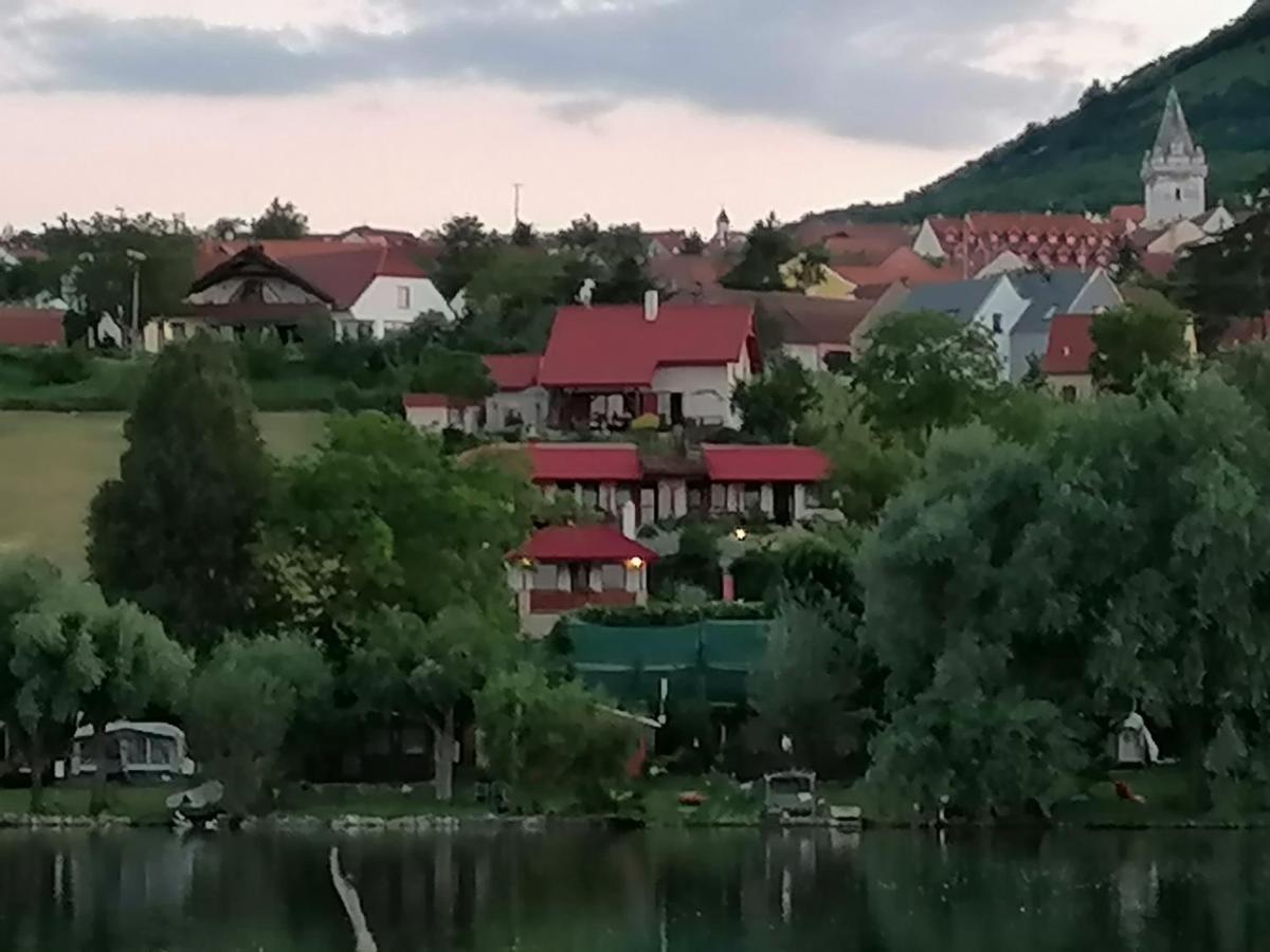 Penzion Nad Jezerem Pavlov Exteriör bild