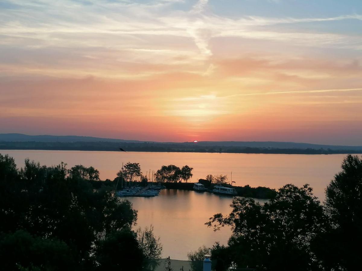Penzion Nad Jezerem Pavlov Exteriör bild